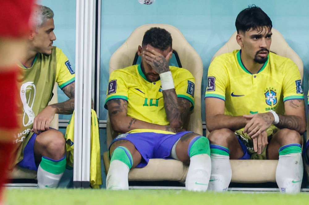 Com lesão no ligamento, Neymar e Danilo estão fora da fase de grupos da Copa