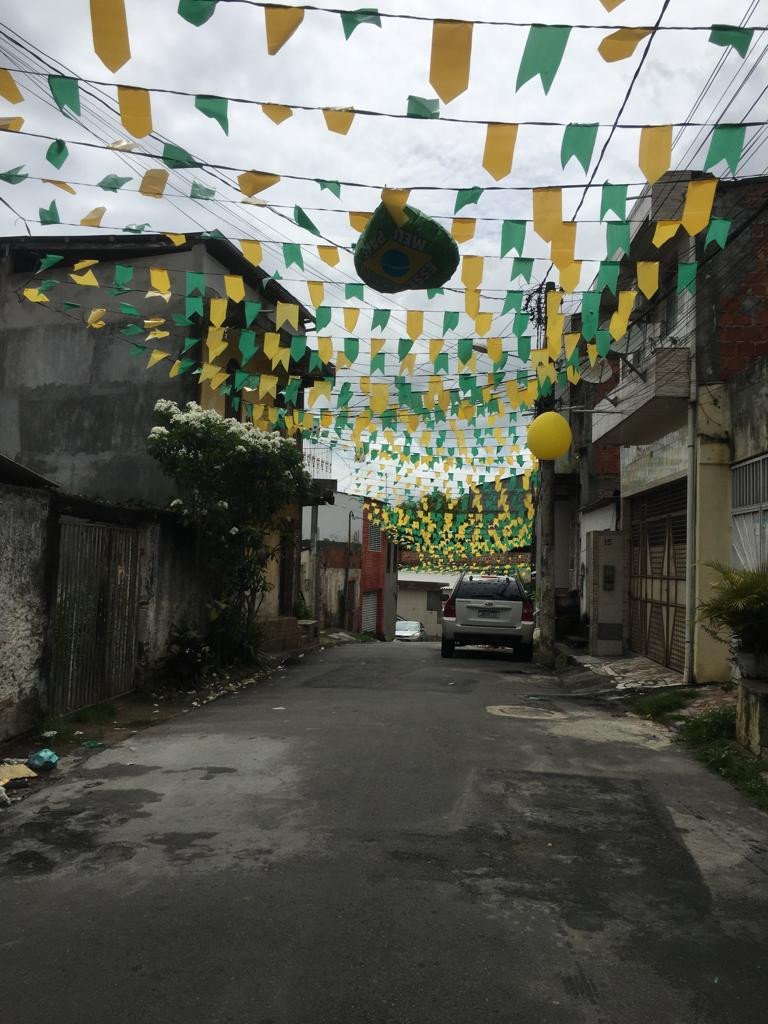 Candeias: Destaque em postagem do prefeito, moradores da Rua do Cheiro reivindicam festa de final de ano por rua mais enfeitada e animada da Copa!