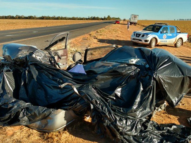Colisão entre carro e caminhão deixa três mortos no oeste da Bahia
