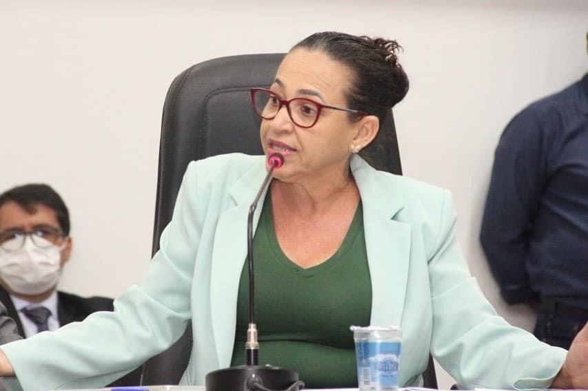 Candeias: Vereadora Amiga Jú repudia atos antidemocráticos ocorridos no domingo em Brasília