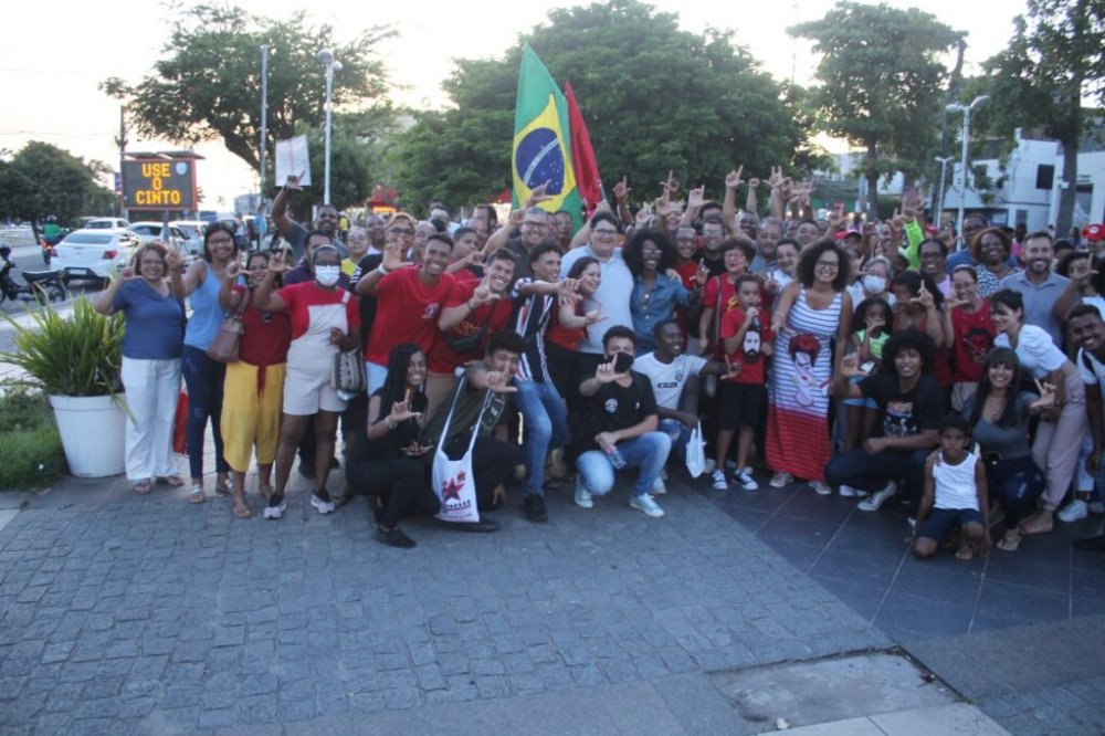 Camaçari: Partidos de esquerda e movimentos sociais realizam ato em defesa da democracia