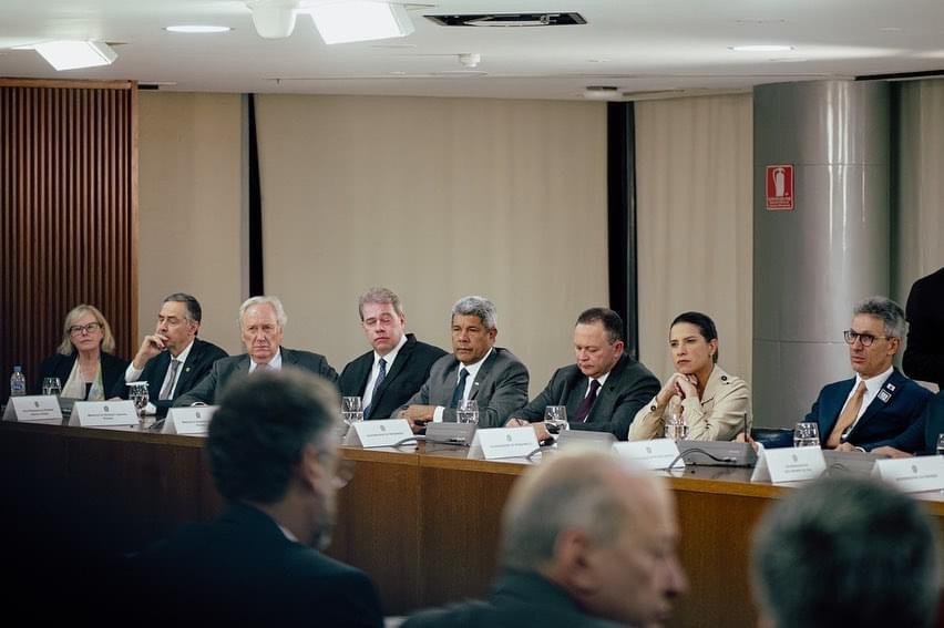 Jerônimo destaca que encontro dos representantes dos três poderes com os 27 governadores foi “importante resposta aos atos antidemocráticos.”