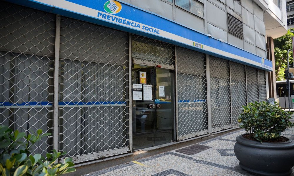 Aprovada em 2019, aposentadorias em 2023 tem mudanças na idade e tempo. Confira!