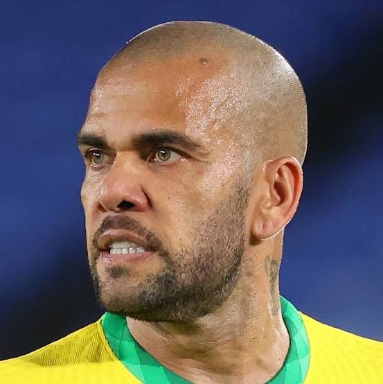 Daniel Alves é detido pela polícia espanhola por acusação de agressão sexual