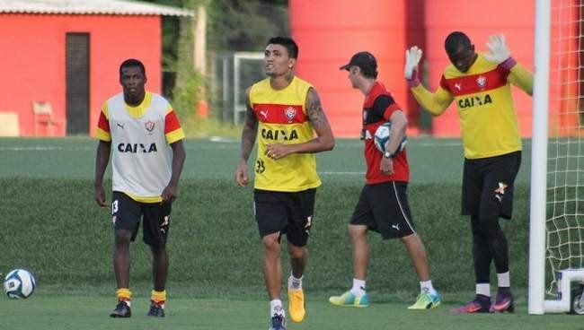 Com Kieza, Vitória escalado para enfrentar o Bahia