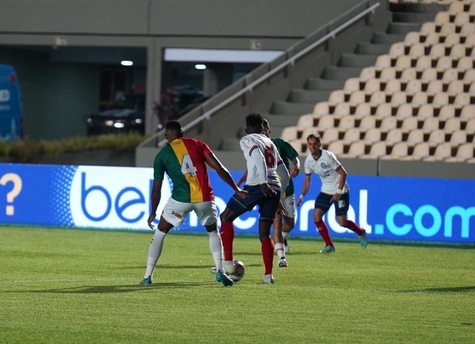 Com pênalti perdido, Bahia é derrotado pelo Sampaio Corrêa na CNE