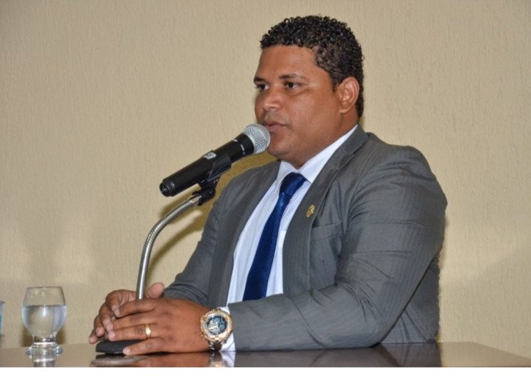Valdir Cruz entra na Justiça para sair do Republicanos