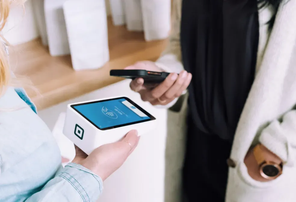 Novo golpe no cartão: entenda como funciona fraude no pagamento por aproximação e saiba como se proteger