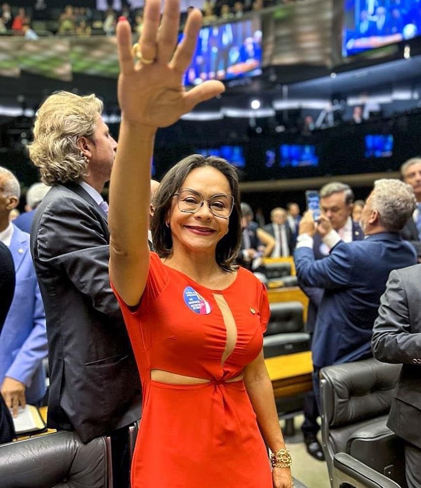 Ivoneide Caetano agora é oficialmente deputada federal!