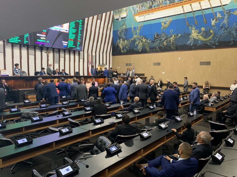 63 deputados estaduais foram empossados nesta quarta-feira