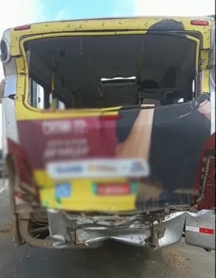 Ônibus que sofreu acidente em Feira de Santana vinha com romeiros para Candeias