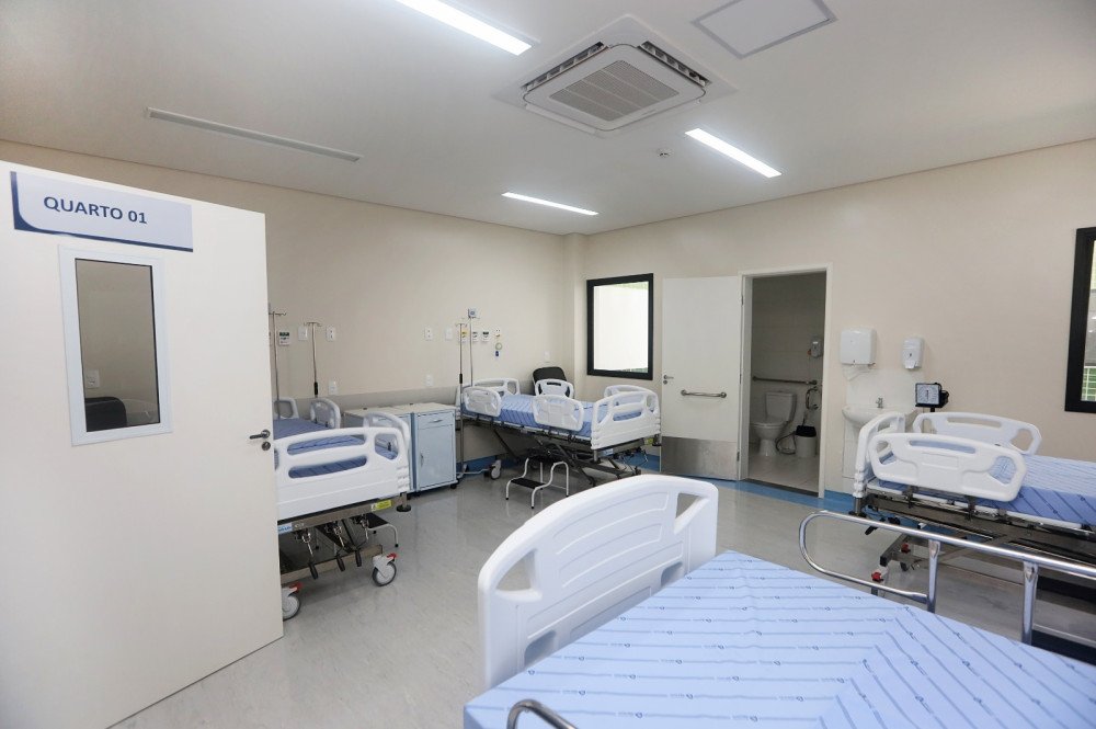 Jerônimo inaugura 90 leitos no Hospital Regional e novas sedes da Polícia Civil, em Irecê