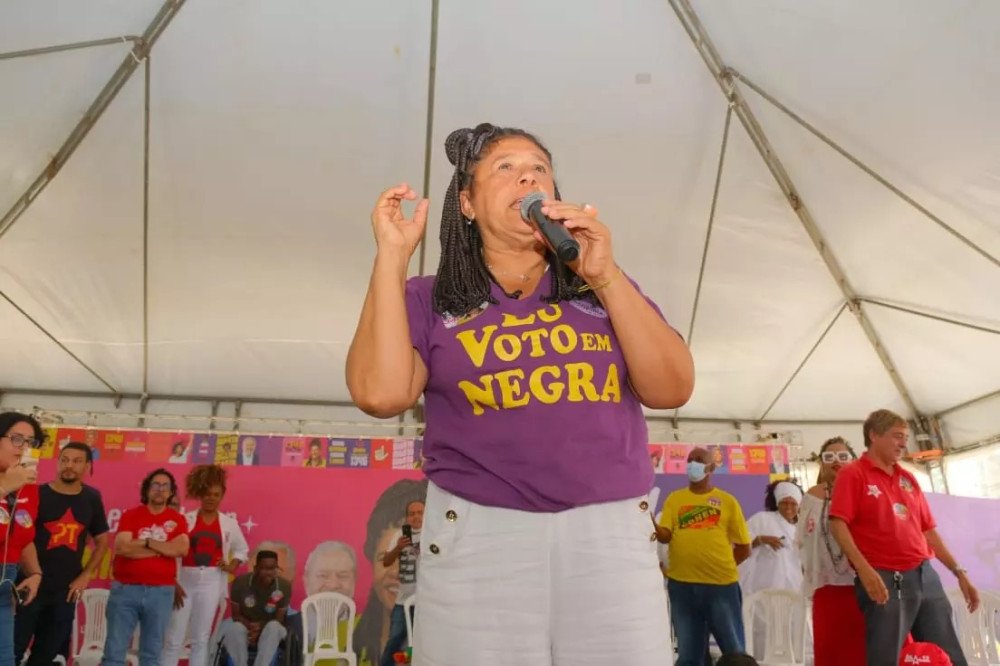 “Desprezo com ambulantes e desorganização da prefeitura” diz Marta Rodrigues sobre confusão em cadastramento