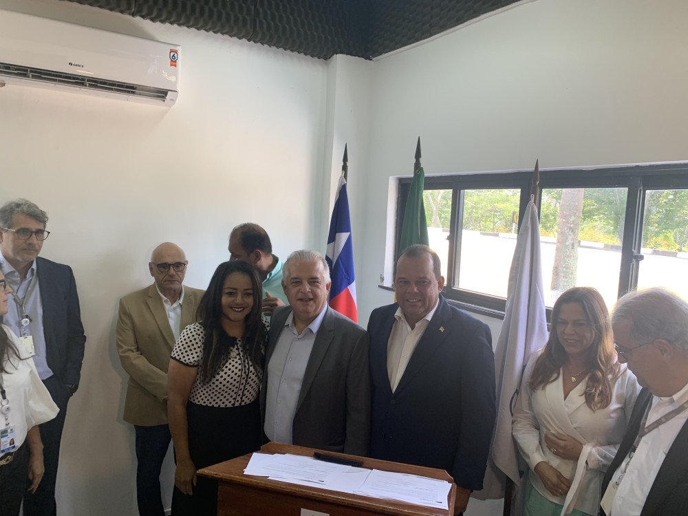 Vice-prefeita de Candeias participa de assinatura de contrato para novos investimentos em portos da Bahia