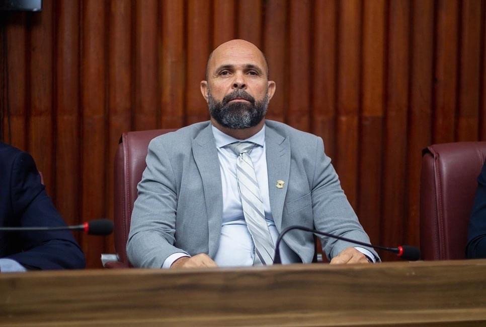 André da Limpeza solicita médico especializado para o tratamento de fibromialgia em Madre de Deus