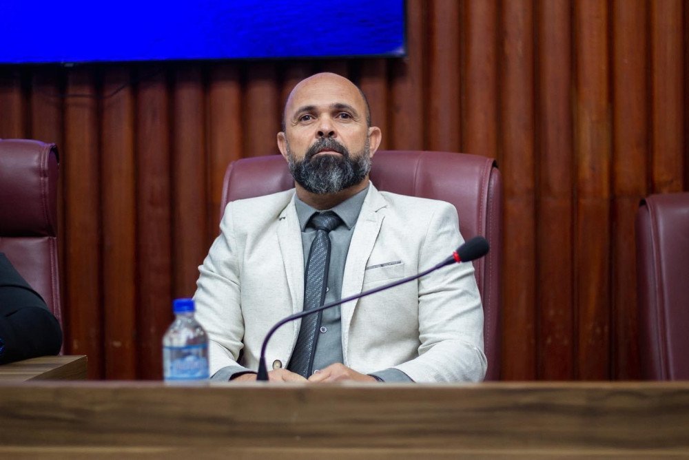 Madre de Deus: André da Limpeza solicita médico geriatra para o Município.