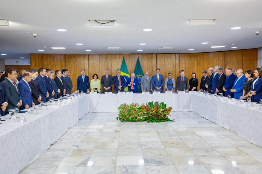 Geraldo Júnior participa, em Brasília, da assinatura de decreto que atualiza o Marco do Saneamento Básico