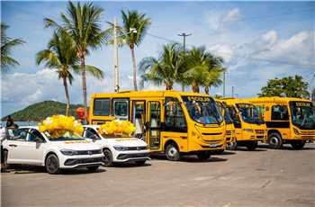 Madre de Deus: Prefeito entrega seis veículos oficiais para atender à população