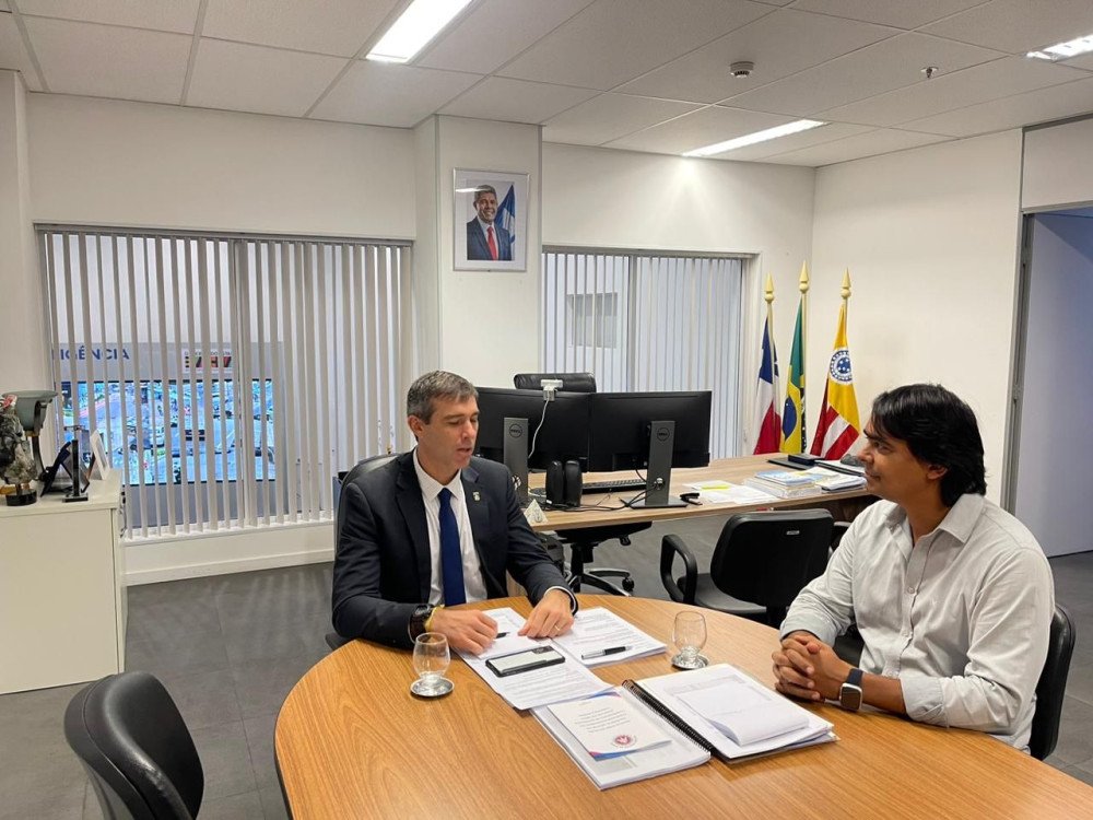 Secretário de Segurança Pública do Estado recebe prefeito de Candeias em audiência