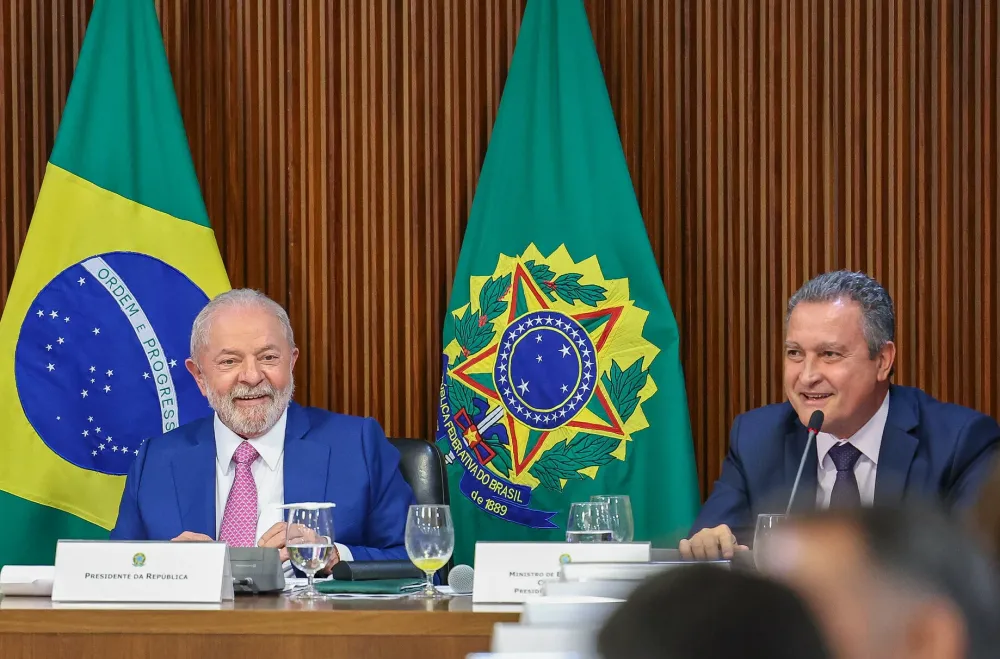 Lula envia projeto sobre piso da enfermagem nesta terça