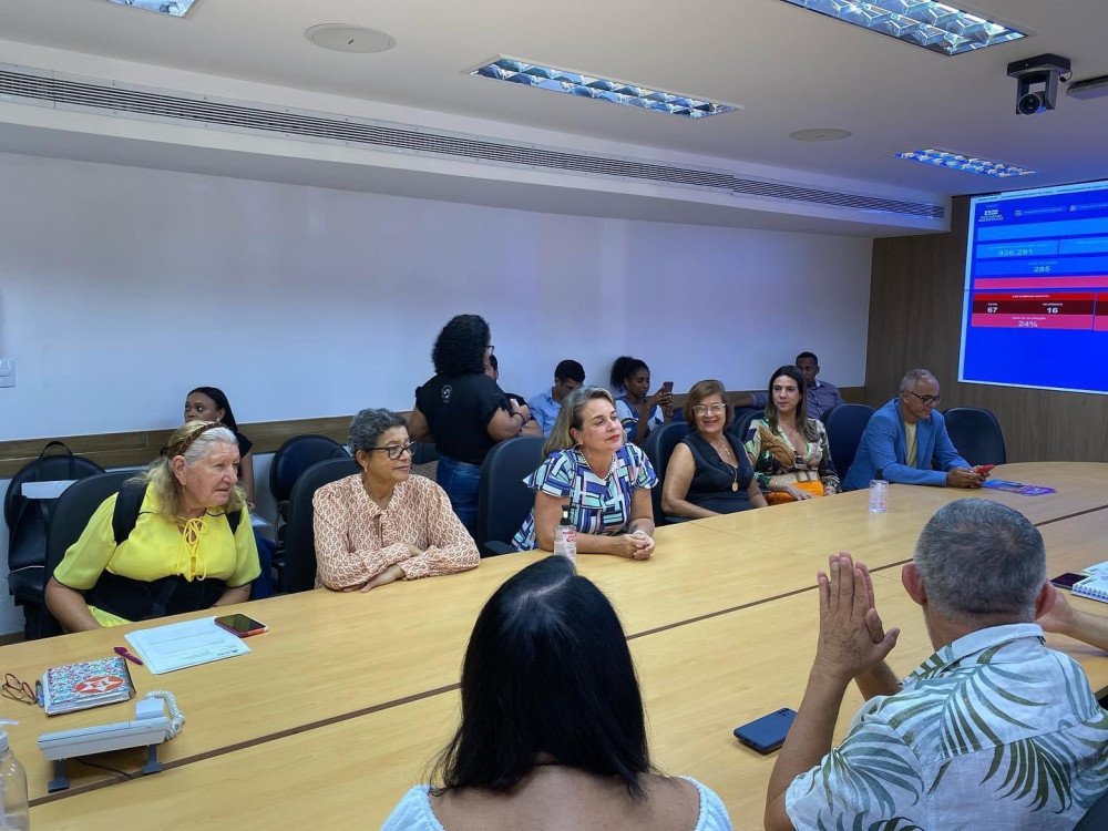 Maria Del Carmen intermedeia demandas de Municípios com Secretarias do Estado.