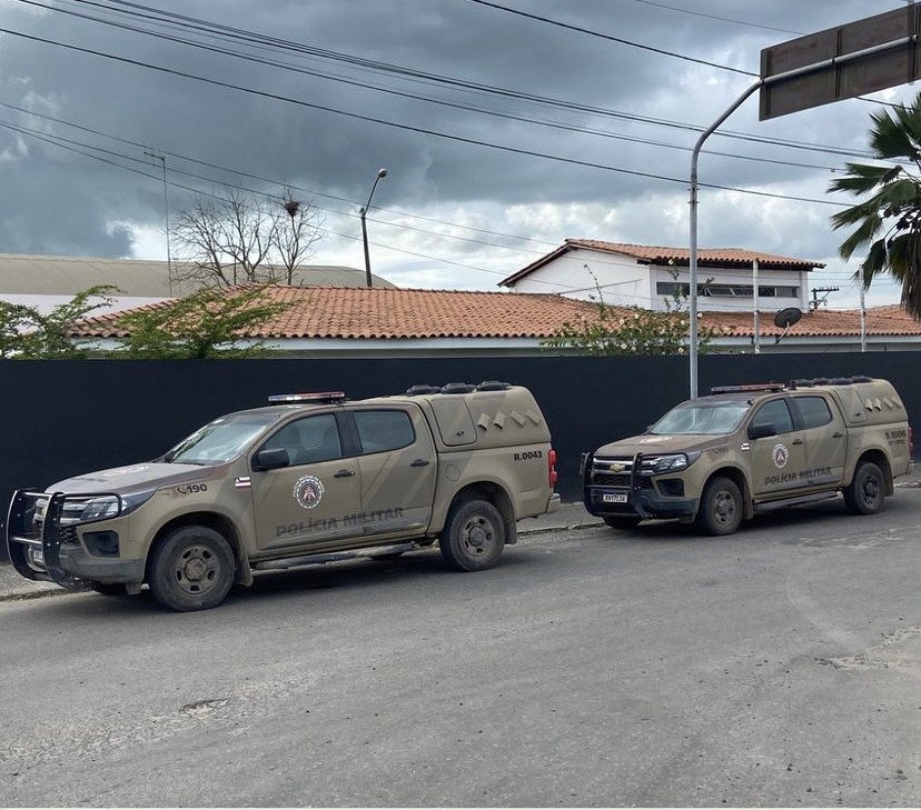 10ª CIPM prende casal acusado de esfaquear trabalhadora em estabelecimento comercial de Candeias.
