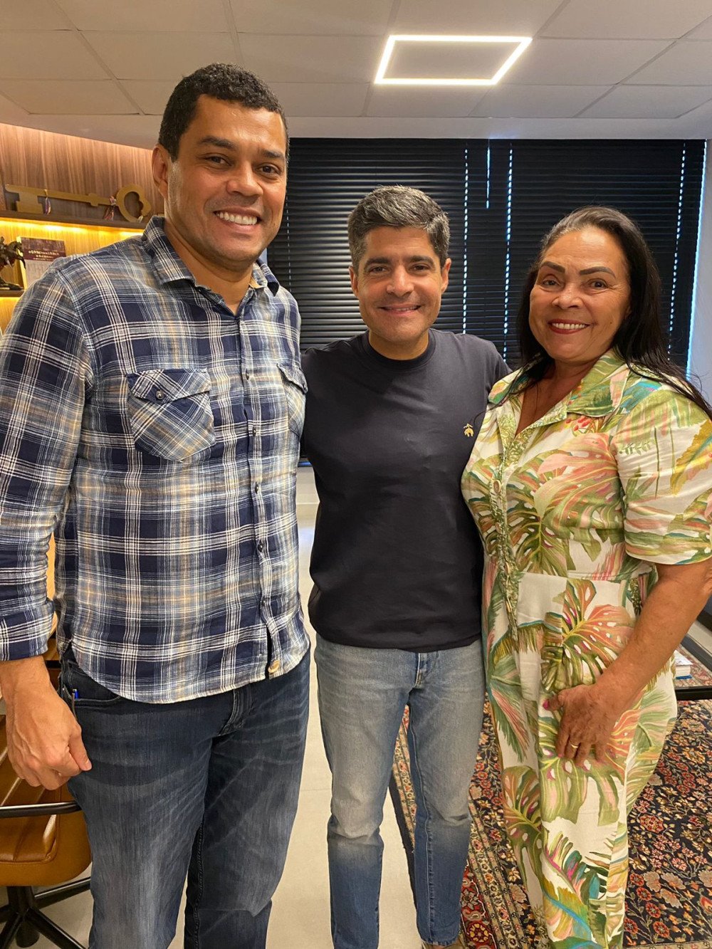 Tonha e Júnior Magalhães discutem cenário político de Candeias com ACM Neto