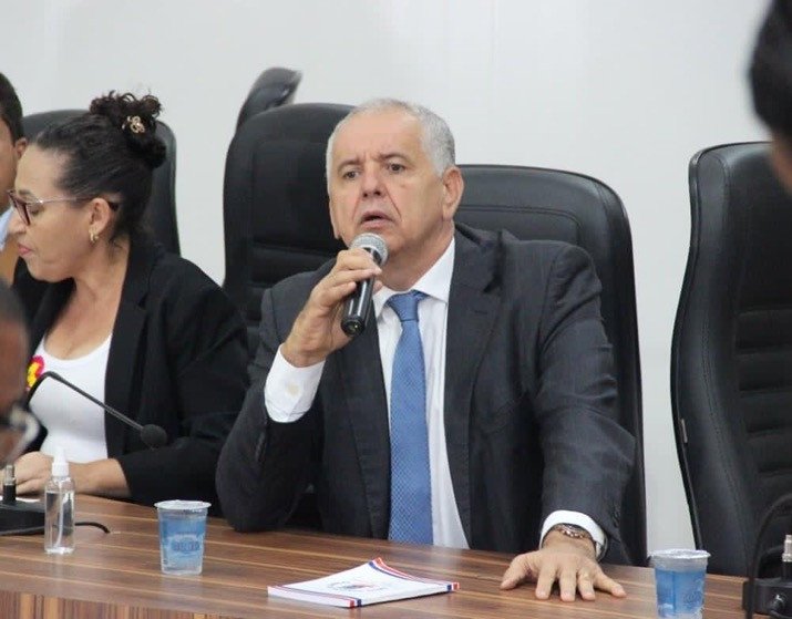 Líder do Prefeito dispara: “Quem faz política é o prefeito, a vice-prefeita e os vereadores, já os secretários têm que trabalhar para o povo.”