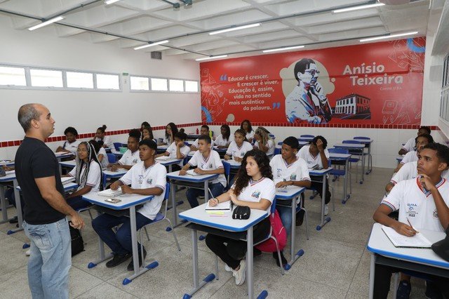 Governador da Bahia encaminha projeto de lei para reajuste de 14,82% nos salários dos professores da educação básica