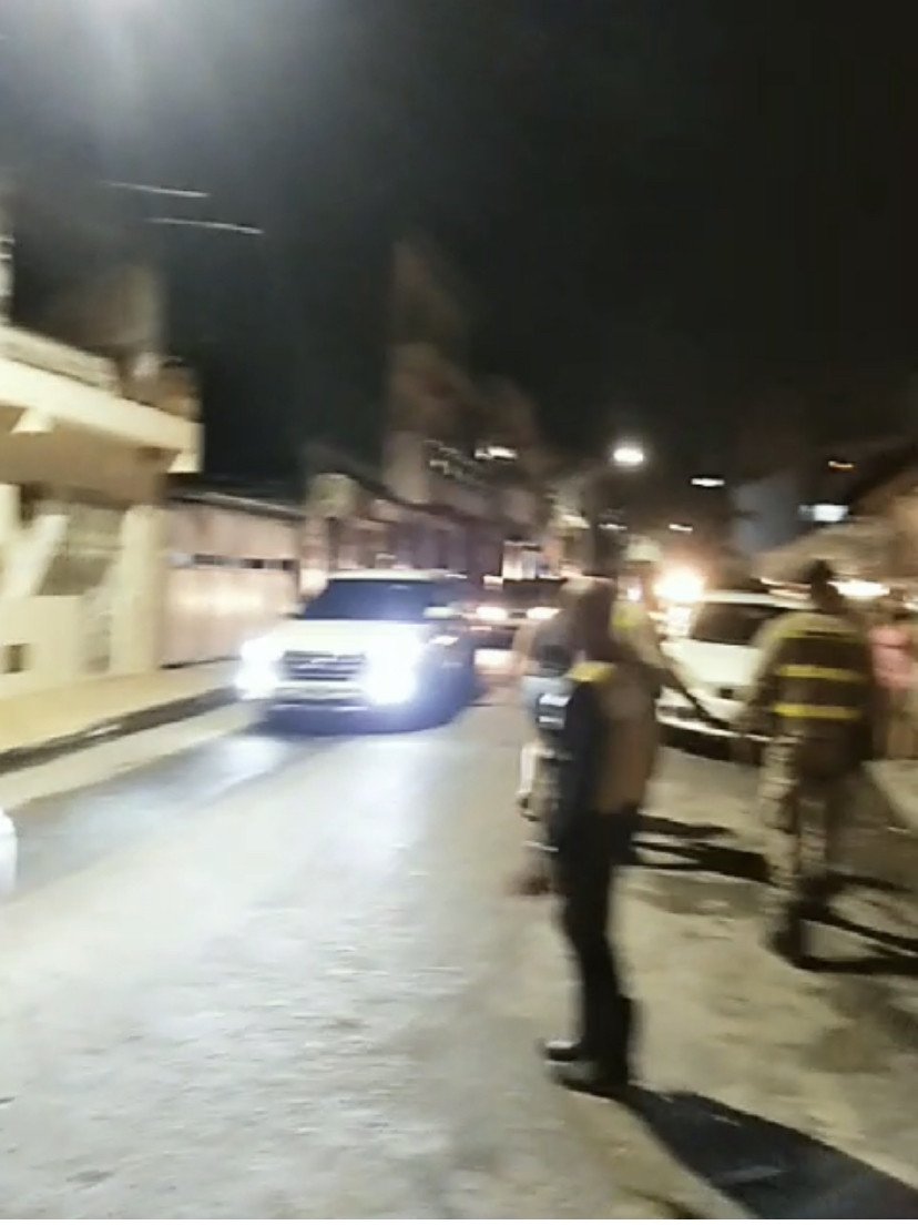 Candeias: Devido situação de risco em casa na Rua Camurujipe, trânsito é modificado e escolas infantis suspendem aulas nesta quinta-feira (11)