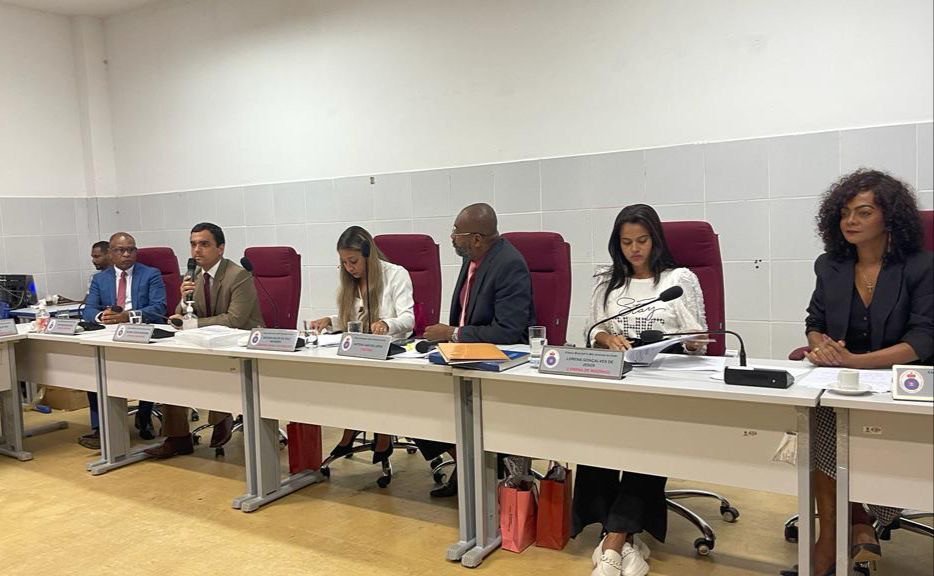 SFC: Servidores públicos tem aumento de 7% e profissionais da educação, 11%