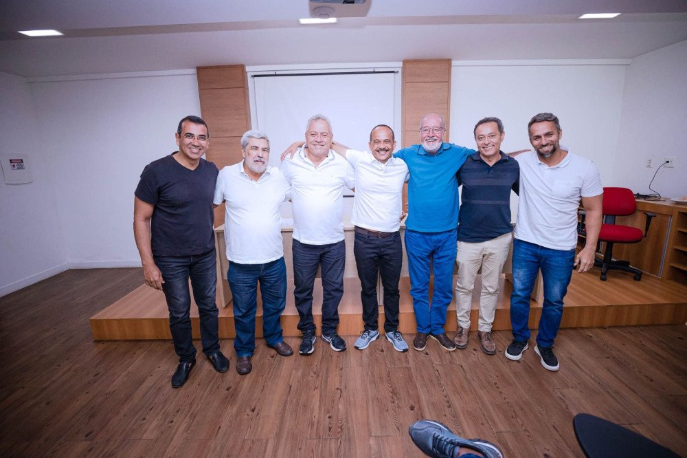Em reunião com grupo político, Elinaldo apresenta seis pré-candidatos e garante: 
