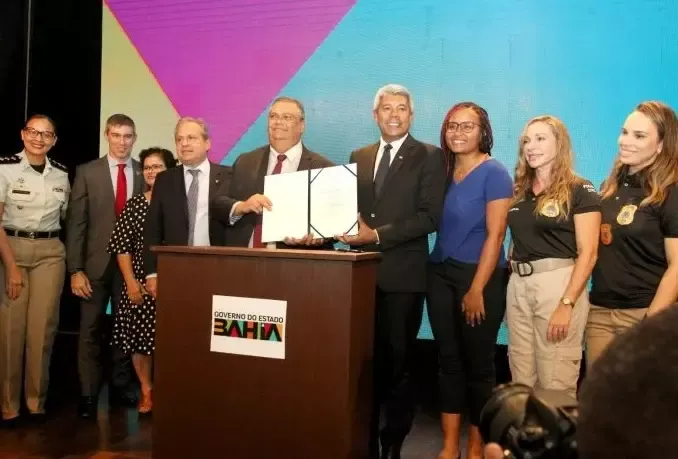 Estado e Ministério da Justiça entregam equipamentos de segurança e anunciam segunda edição do Pronasci na Bahia