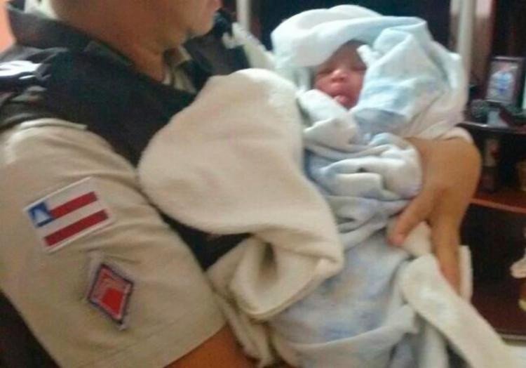 Bebê recém-nascido é encontrado dentro de caixa de papelão em Jacobina