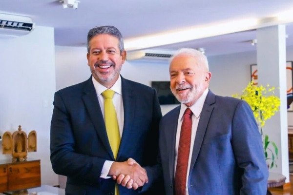 Em reunião com Lira, Lula admite trocas em ministérios e mudanças na articulação política