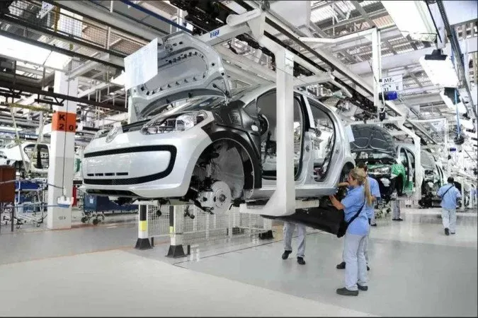 Montadoras começam a anunciar descontos de até R$ 10 mil em carros populares