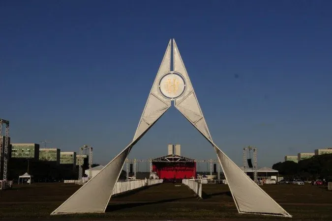 CORPUS CHRISTI Saiba como fica o trânsito e a programação de Corpus Christi na Esplanada