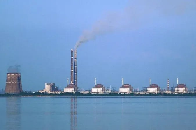 Usina nuclear da Ucrânia corre risco após explosão de barragem; entenda