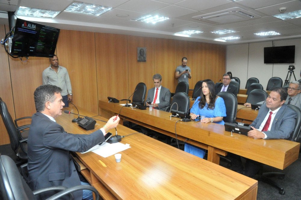 AL-BA: deputado solicita convocação de representantes das operadoras de telefonia