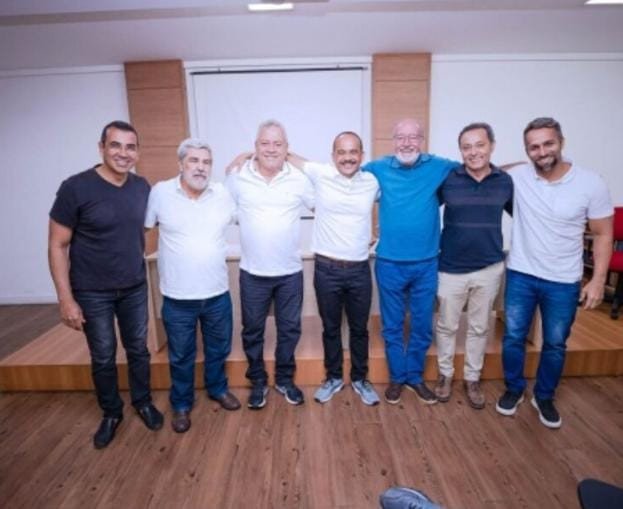 Helder Almeida e Flávio Matos disputam preferência de Elinaldo para a sucessão em Camaçari; Caetano se movimenta como pré-candidato