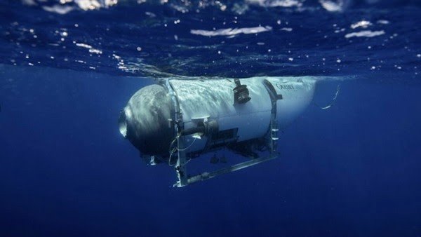 Joystick, 10 toneladas e fibra de carbono e titânio: como é o submarino que sumiu em passeio para ver destroços do Titanic