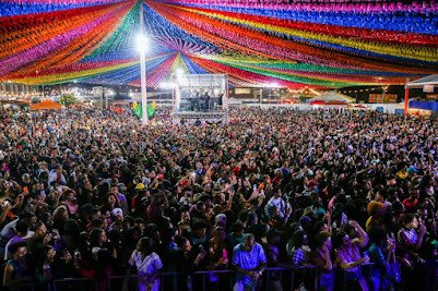 São João de Candeias arrasta multidão no primeiro dia de festa