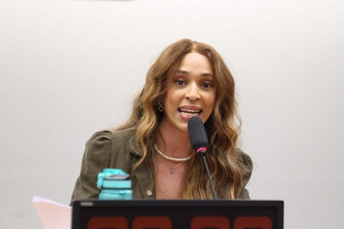 Erika Hilton celebra investigação contra Valadão: 