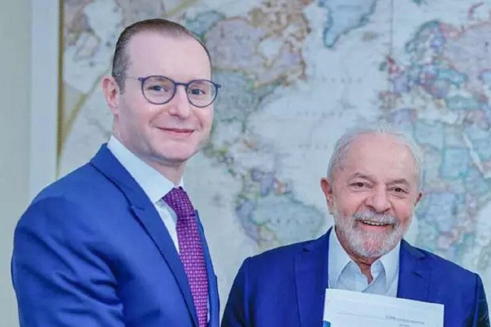 Lula nomeia Cristiano Zanin para cargo de ministro do STF