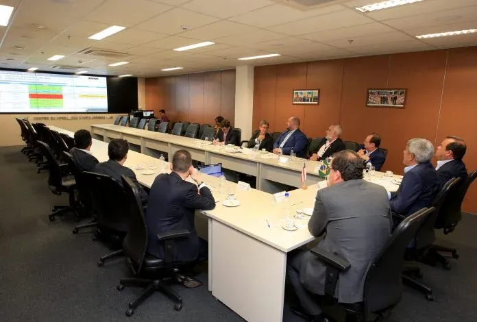 Governo e empresa aérea estudam ampliação de oferta de voos na Bahia