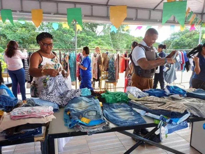 Brechó solidário arrecada uma tonelada de alimentos para o Bahia sem Fome