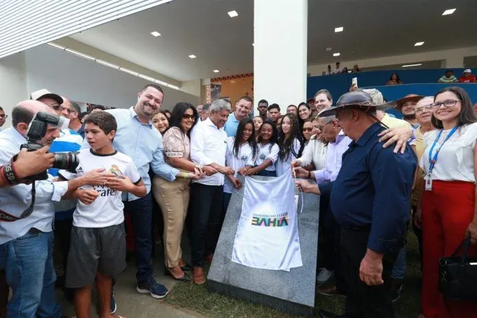 No aniversário de 92 anos de Cipó, Governo do Estado inaugura escola e pacote de obras