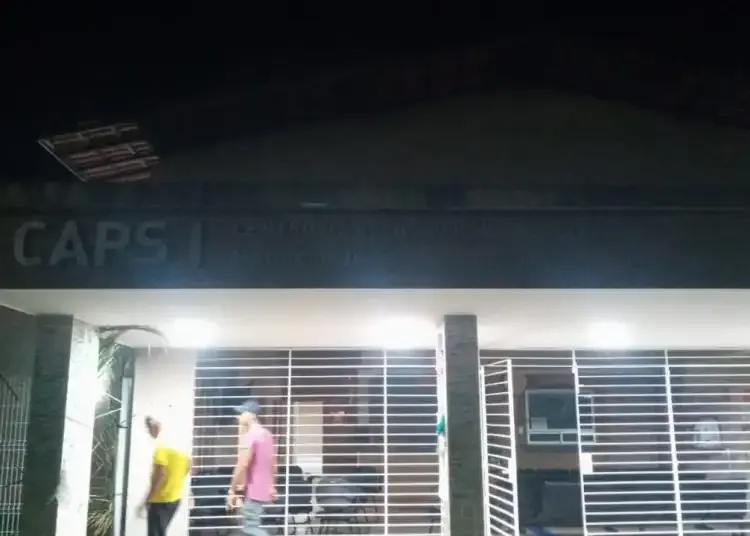 Madre de Deus: CAPS é invadido por homens que ateiam fogo no equipamento