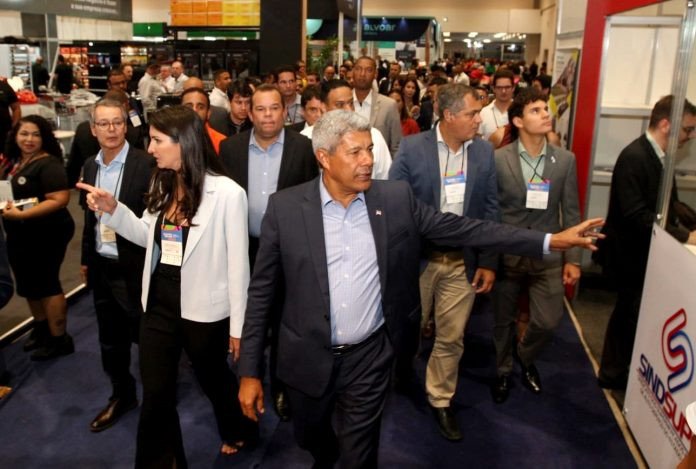 Governador visita SuperBahia e destaca geração de renda no setor de supermercados