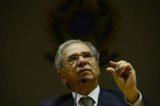 Explicado: Paulo Guedes perdeu quase R$ 5 milhões com queda do dólar